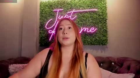 hannamartinn_ online show from 12, 5, 2026