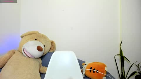 Snapshot of hanny_13 chatting on 15, 5, 2026 taylor live online show from 15, 5, 2026