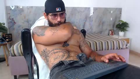 Snapshot of hanz_col chatting on 17, 4, 2026 hanz_col online show from 17, 4, 2026