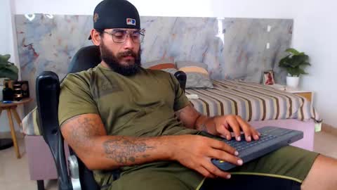 Snapshot of hanz_col chatting on 19, 4, 2026 hanz_col online show from 19, 4, 2026