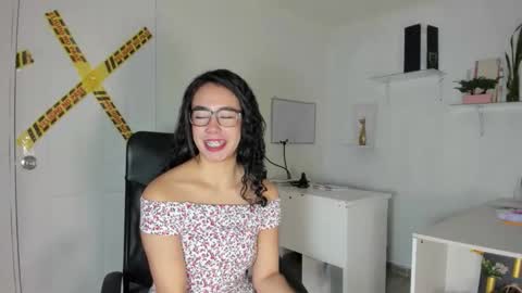 Happer Quinn  Mr Hale online show from 23, 12, 2025