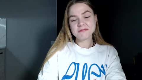 happy_fox_ online show from 24, 3, 2026