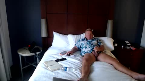 Steele and Cassie online show from 19, 11, 2025