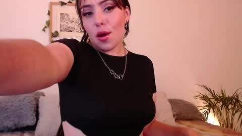 Snapshot of harmonyy01 chatting on 17, 1, 2025 Harmony Please help me to reach 100 thumbs up online show from 17, 1, 2025