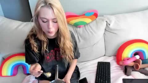 Hayley online show from 7, 2, 2026