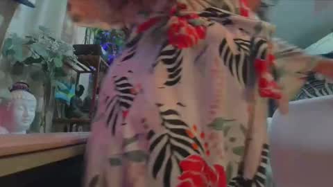 Snapshot of hazel_lyn222 chatting on 18, 10, 2025 Hazel online show from 18, 10, 2025