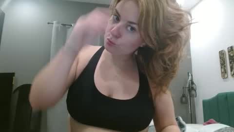 Snapshot of hazel_skye chatting on 6, 5, 2026 Hazel online show from 6, 5, 2026