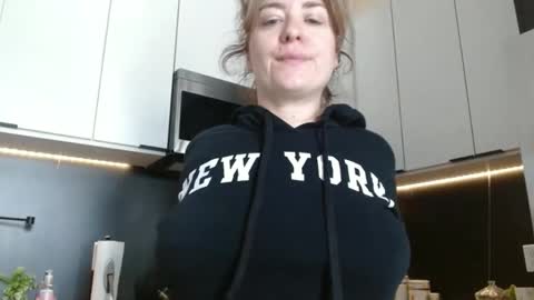 Snapshot of hazel_skye chatting on 30, 5, 2026 Hazel online show from 30, 5, 2026