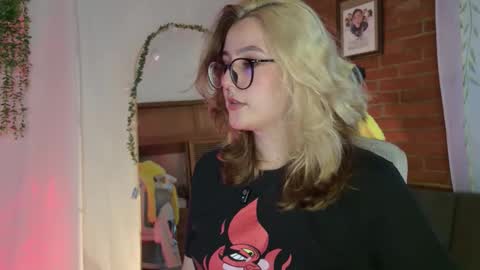 Snapshot of hazelbrownn23 chatting on 1, 3, 2026 Hazel Brown online show from 1, 3, 2026