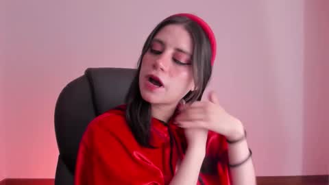 HazelKush online show from 17, 10, 2025