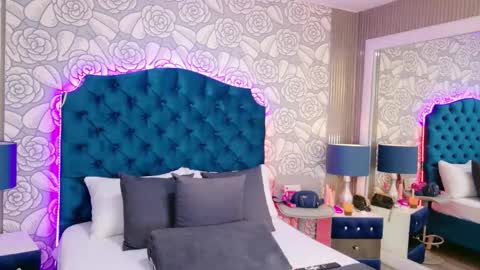 HazelMoret online show from 18, 2, 2026