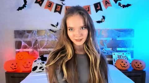 Hazel  online show from 25, 10, 2025