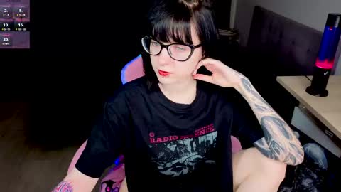 hazeltompson online show from 16, 4, 2026