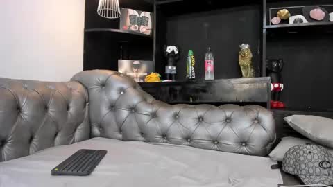 heellboy_ online show from 19, 11, 2025