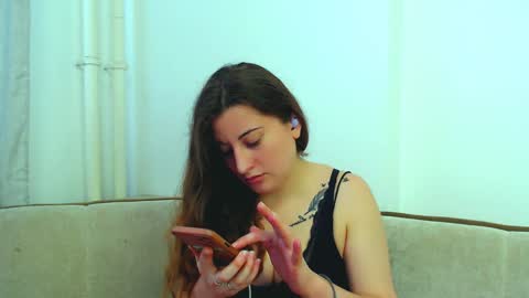 helen_adams_ online show from 12, 12, 2024