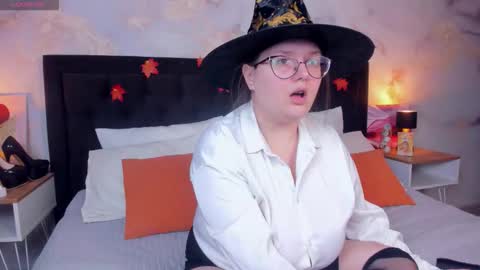 helendanvers online show from 29, 10, 2025