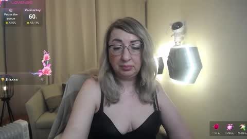 Snapshot of helenenigma chatting on 22, 4, 2026 helenenigma online show from 22, 4, 2026