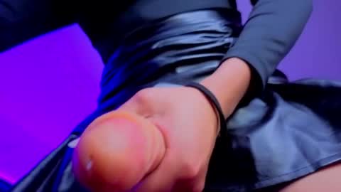    online show from 3, 12, 2025