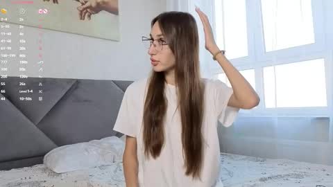 Snapshot of helenjoyne chatting on 8, 11, 2025 Chloe online show from 8, 11, 2025