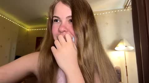 Snapshot of helenjoyne chatting on 8, 5, 2026 Chloe online show from 8, 5, 2026