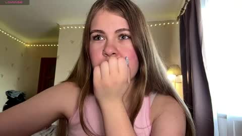 Snapshot of helenjoyne chatting on 11, 5, 2026 Chloe online show from 11, 5, 2026
