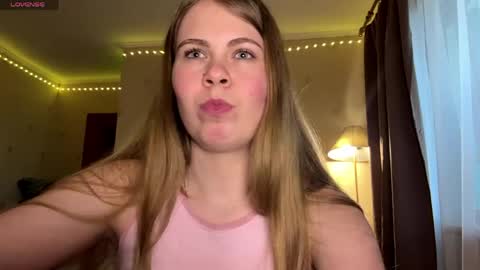 Snapshot of helenjoyne chatting on 11, 5, 2026 Chloe online show from 11, 5, 2026