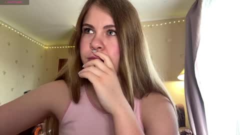 Snapshot of helenjoyne chatting on 12, 5, 2026 Chloe online show from 12, 5, 2026
