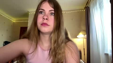Snapshot of helenjoyne chatting on 20, 5, 2026 Chloe online show from 20, 5, 2026