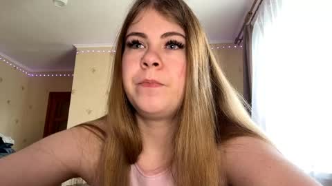 Snapshot of helenjoyne chatting on 28, 5, 2026 Chloe online show from 28, 5, 2026