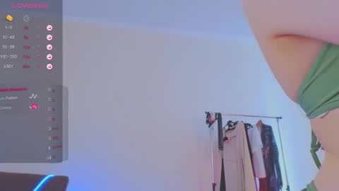 Snapshot of helenmann_ chatting on 6, 3, 2025 online show from 6, 3, 2025