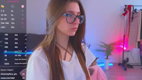 Snapshot of helenmann_ chatting on 12, 3, 2025 online show from 12, 3, 2025