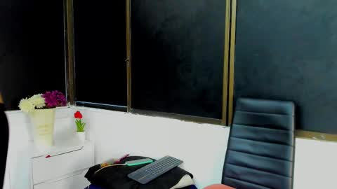 Snapshot of hellanddante_ chatting on 16, 2, 2026 H E L L AND D A N T E online show from 16, 2, 2026