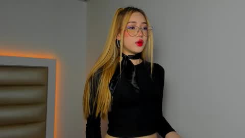 hellen__smith_ online show from 17, 1, 2026