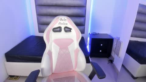 hellen__smith_ online show from 25, 2, 2026