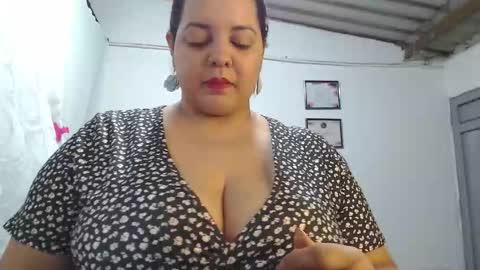 Snapshot of hellen_sevda chatting on 2, 12, 2025 Hellen Sevda online show from 2, 12, 2025