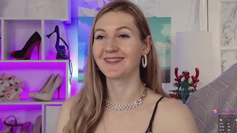 Alisia  Monday to Friday from 10 am to 4 pm GMT 2 online show from 18, 12, 2024