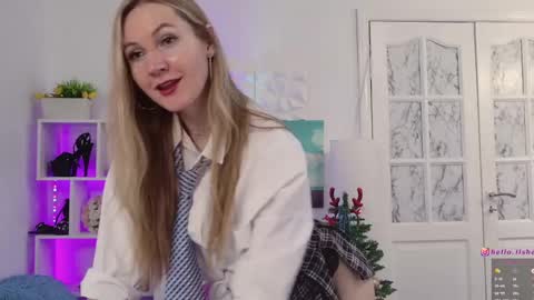 Alisia  Monday to Friday from 10 am to 4 pm GMT 2 online show from 23, 12, 2024