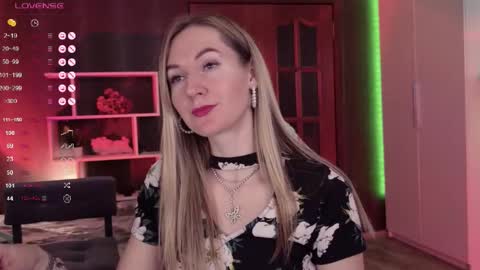 Alisia  Monday to Friday from 10 am to 4 pm GMT 2 online show from 17, 11, 2025