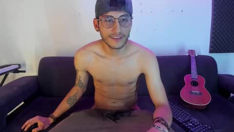 Snapshot of henrik_senn chatting on 2, 12, 2024 henrik_senn online show from 2, 12, 2024