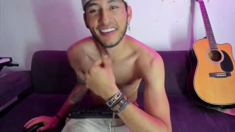 Snapshot of henrik_senn chatting on 12, 12, 2024 henrik_senn online show from 12, 12, 2024