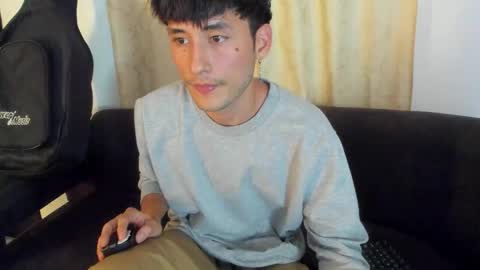 Snapshot of henrik_senn chatting on 12, 10, 2025 henrik_senn online show from 12, 10, 2025