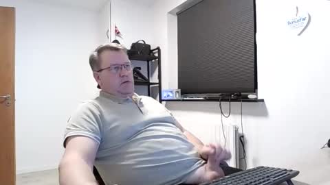 henrikrp1971 online show from 3, 3, 2025