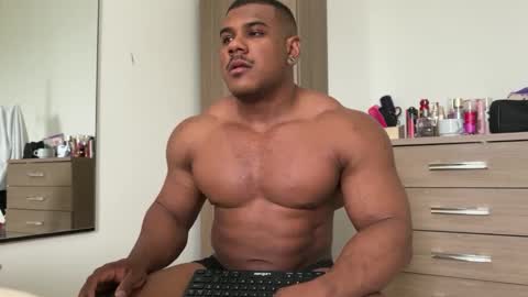 Snapshot of henrimusclee chatting on 2, 1, 2025 Henri online show from 2, 1, 2025