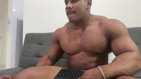 Snapshot of henrimusclee chatting on 14, 1, 2025 Henri online show from 14, 1, 2025