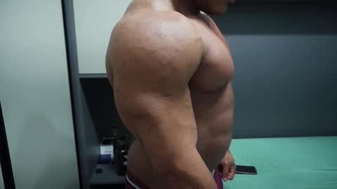 Snapshot of henrimusclee chatting on 26, 9, 2025 Henri online show from 26, 9, 2025