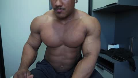 Snapshot of henrimusclee chatting on 22, 10, 2025 Henri online show from 22, 10, 2025