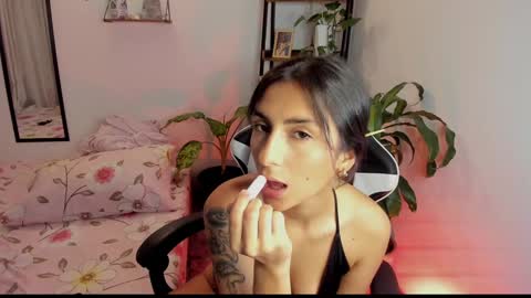 Hello I am Valentina independent Colombian model I love sensuality and pleasure welcome online show from 1, 2, 2025