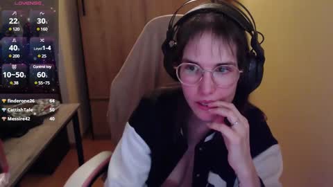 Snapshot of heraluna_ chatting on 14, 12, 2024 HeraLuna online show from 14, 12, 2024