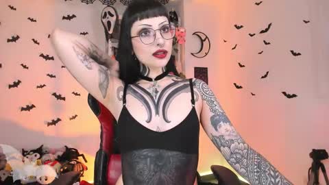 Snapshot of herinfernalmajesty chatting on 7, 10, 2025  Marie  online show from 7, 10, 2025