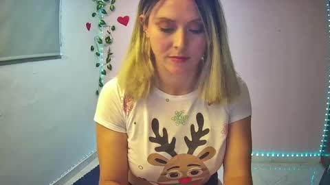 Snapshot of hestesiaxx chatting on 19, 12, 2024 Hestesiaxx online show from 19, 12, 2024